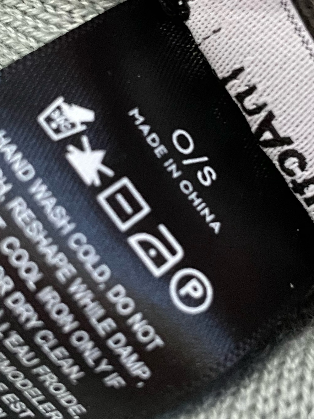 TNA Aritzia TNAction Blue Wool-blend Winter Toque. O/S Adult. - Picture 5 of 7